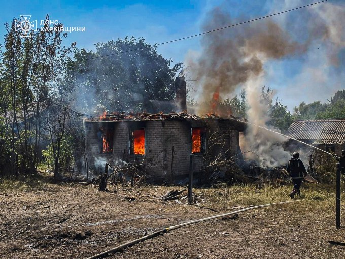 наслідки ракетного удару по пункту видачі гуманітарної допомоги у селі Новоплатонівка